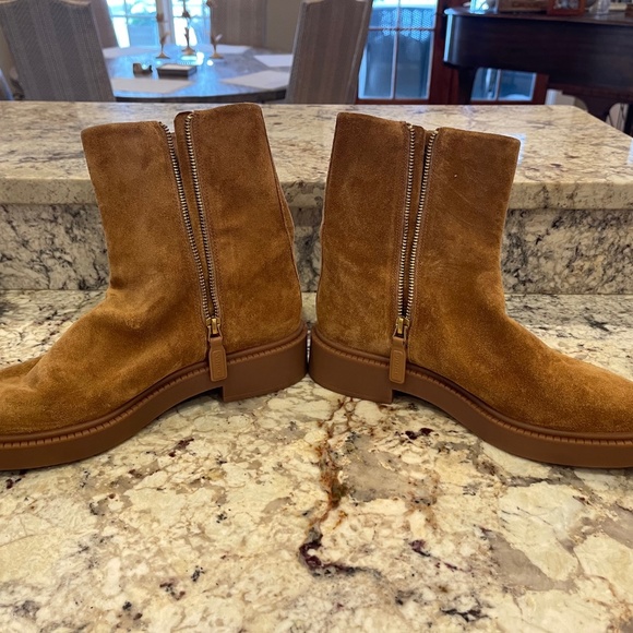 NWOT Vince Kady Brown Suede Water Resistant Bootie - Size 8.5M - Picture 9 of 9